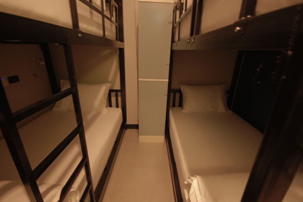 Mixed Dormitory 6 Person photo 2