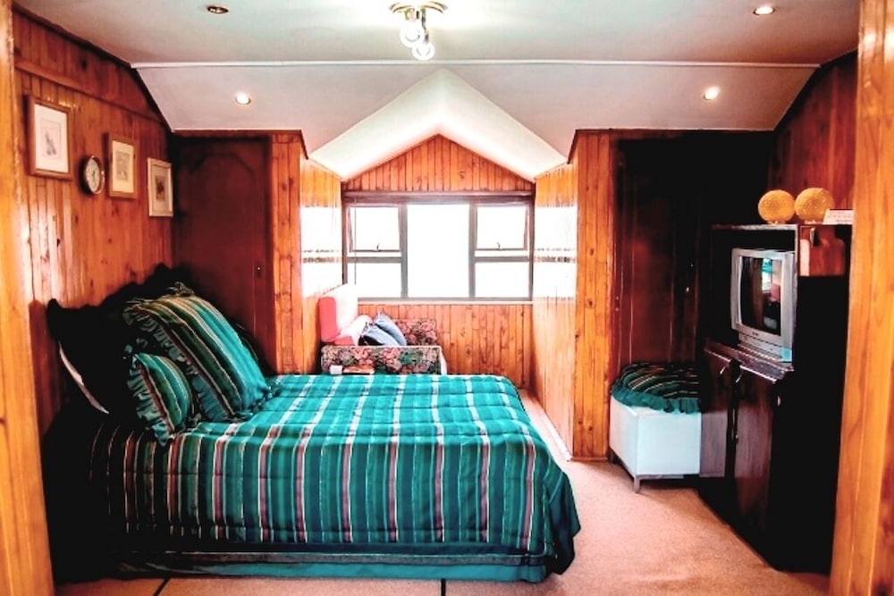 Loft Room 1 photo 1