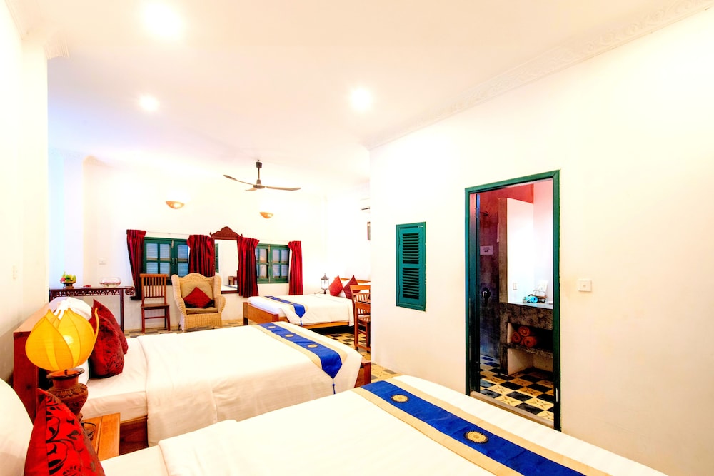 Family Room, 1 Bedroom, Balcony, Pool View photo 1