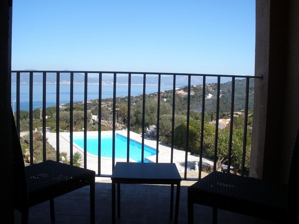 Double or Twin Room, Ensuite - Photo 8