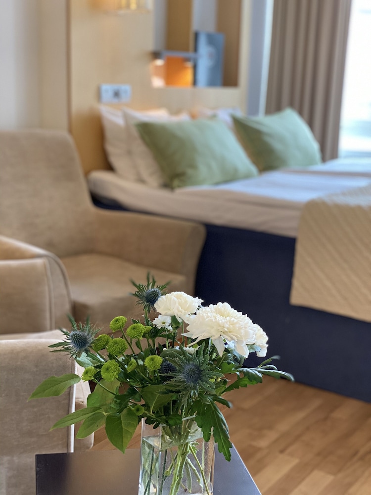 Double Room (Extra Bed and Workspace)