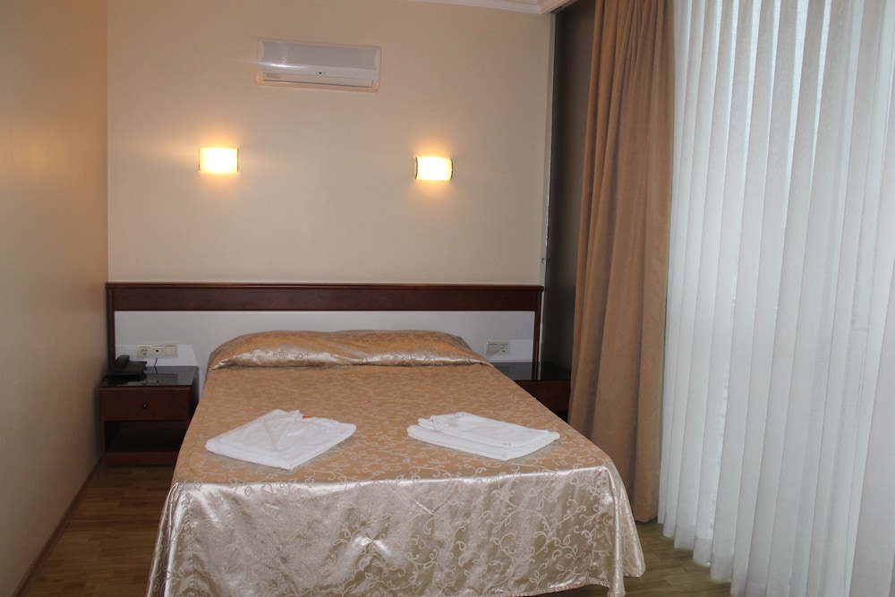 Standard Double or Twin Room photo 3