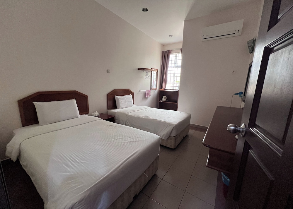 Standard Twin Room - Photo 1