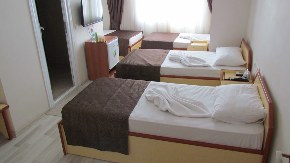 Classic Quadruple Room, 4 Bedrooms, Smoking, City View photo 1
