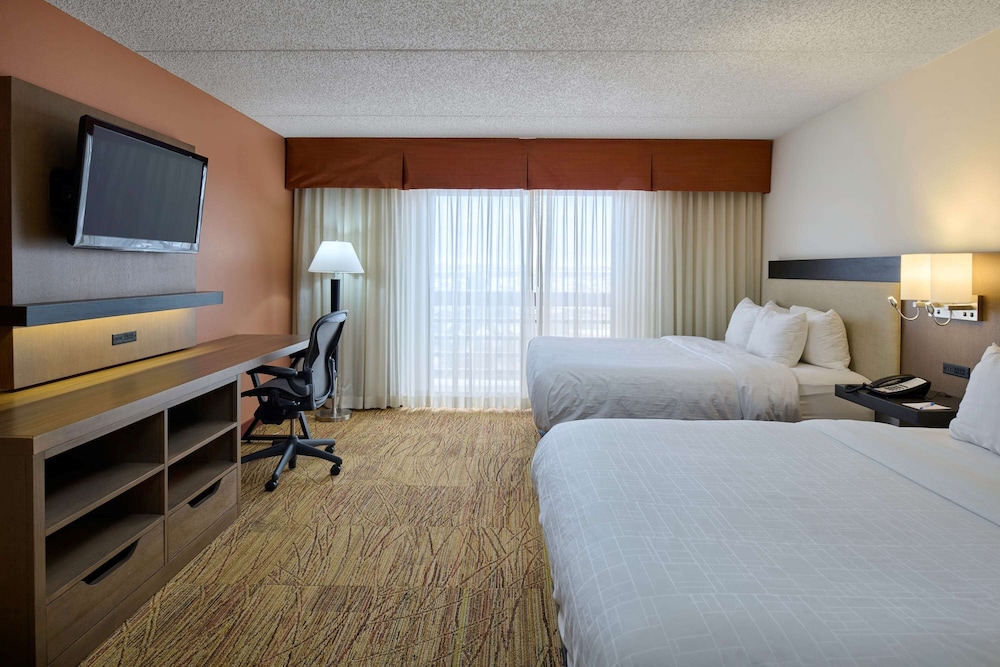 Club Suite, 2 Double Beds, Non Smoking (One-Bedroom Suite) photo 1