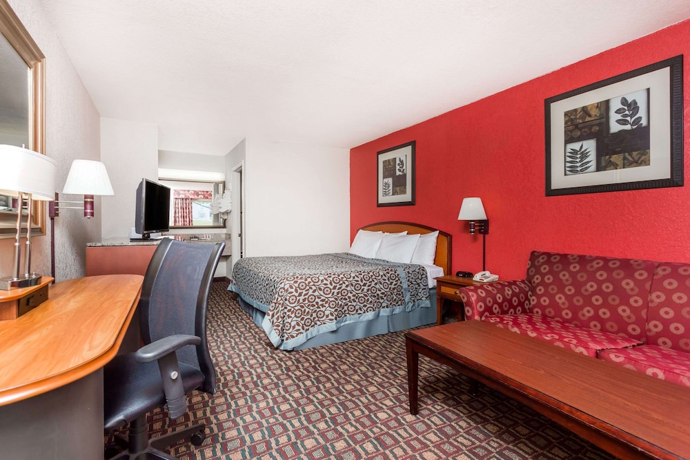 Standard Room, 1 King Bed - Photo 5