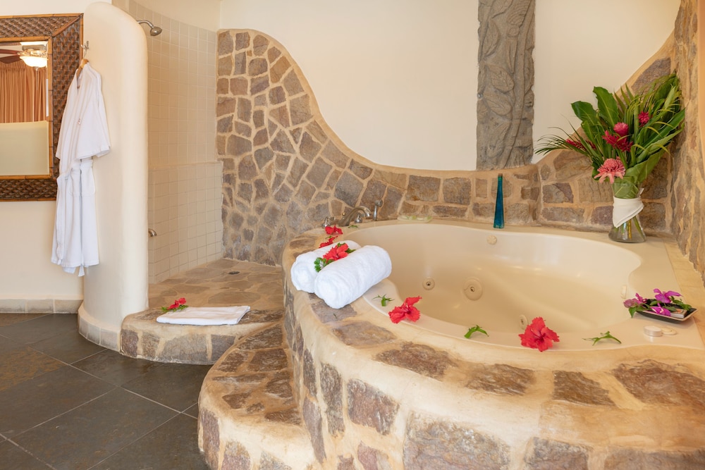 Vista Suite with Panoramic Ocean View - Photo 6