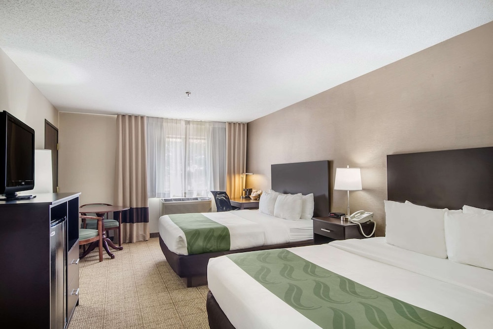 Standard Room, 2 Queen Beds, Non Smoking - Photo 1
