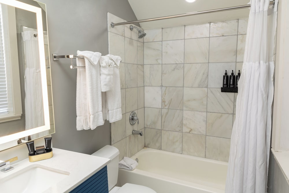 Deluxe Room, 2 Queen Beds - Photo 4