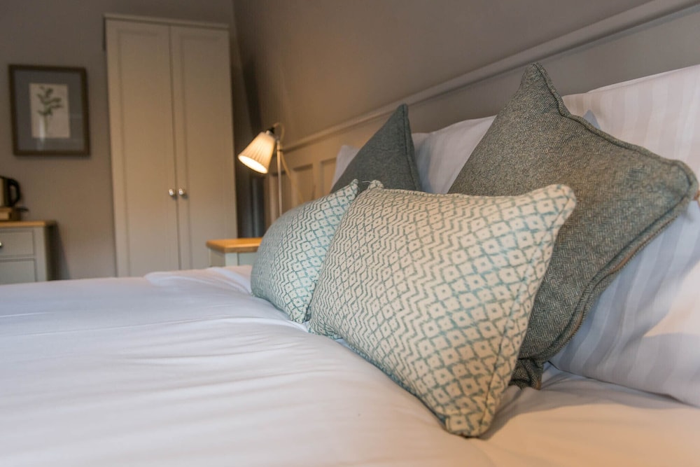 Standard Double or Twin Room (The Horse & Farrier) - Photo 2