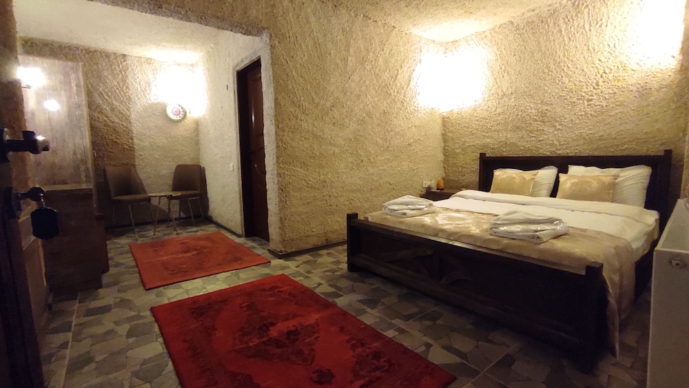 Honeymoon Room With Jacuzzi photo 3