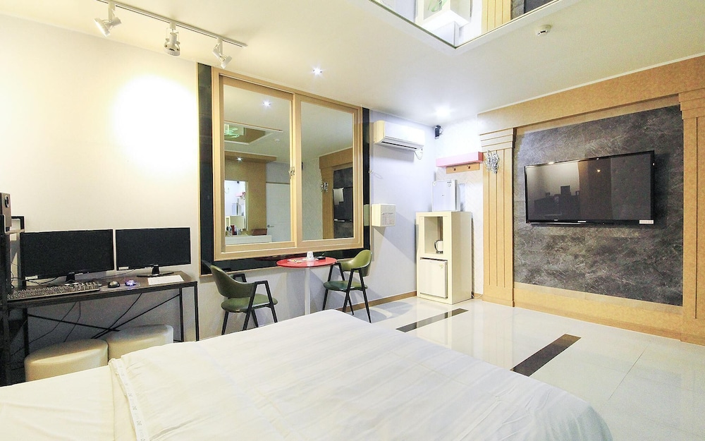 Room (Couple pc) - Photo 3