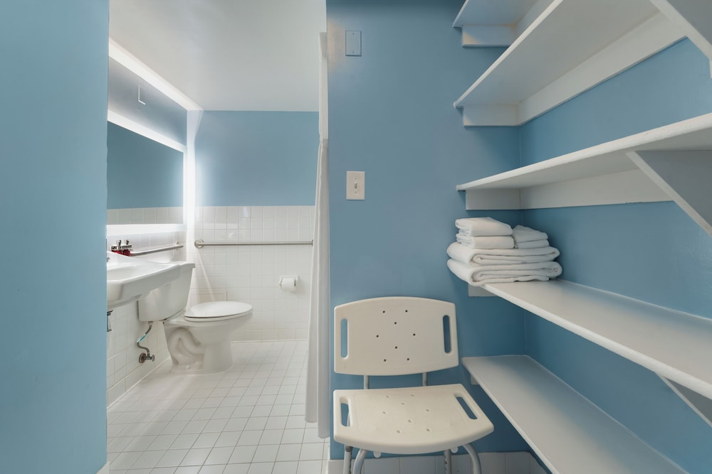 Room, 1 Bedroom, Accessible (King) - Photo 13