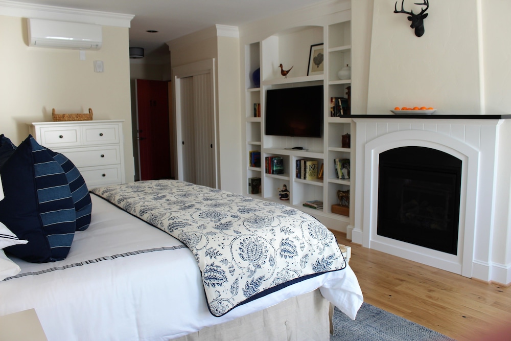 Luxury Room, 1 King Bed, Balcony, Garden View photo 1