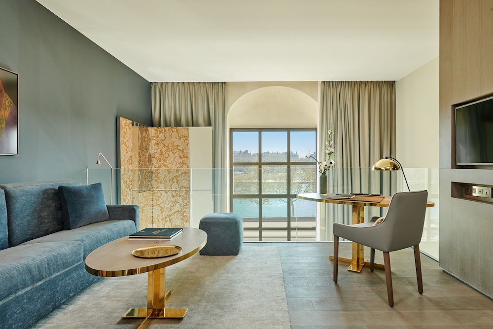 Duplex Junior Suite with stairs - Rhone view