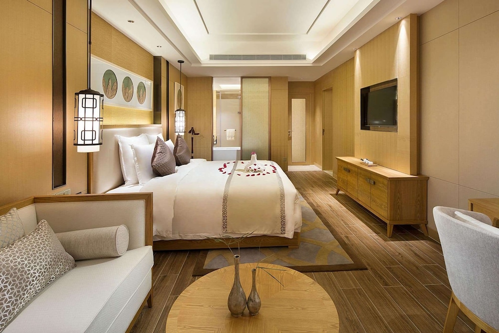 Ambassador Seaview Suite