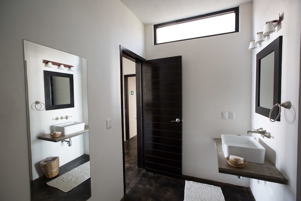 Premium Room, 1 King Bed, Terrace photo 3