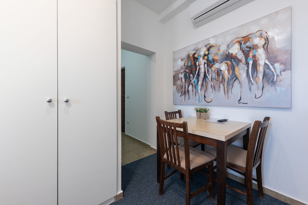 APT Standard studio with balcony for 3