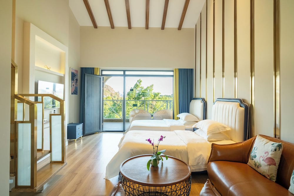 Riverside Duplex Suite with Balcony photo 3