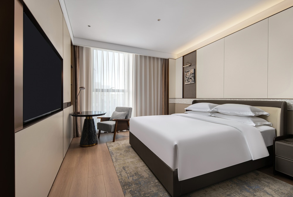 Room, 1 King Bed, Non Smoking (Elegant)