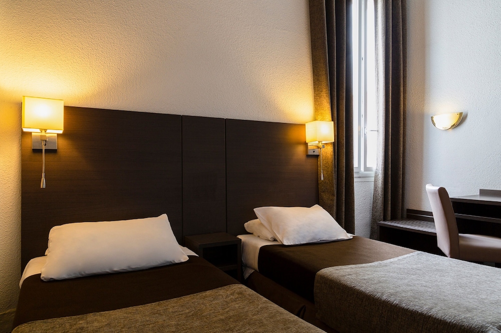 Triple Room, 1 queen bed and 1 single bed - Photo 5