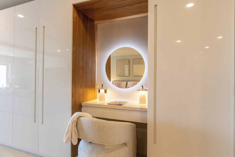 Deluxe Studio Suite, Pool Access, Ocean View