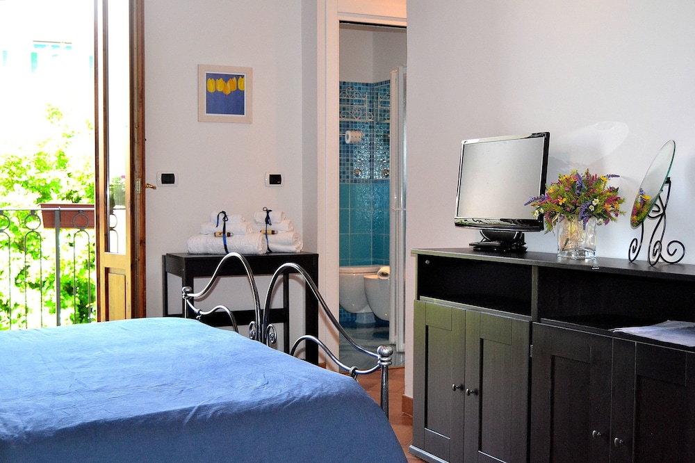 Deluxe Double or Twin Room, 1 Bedroom, Balcony, Garden View photo 2