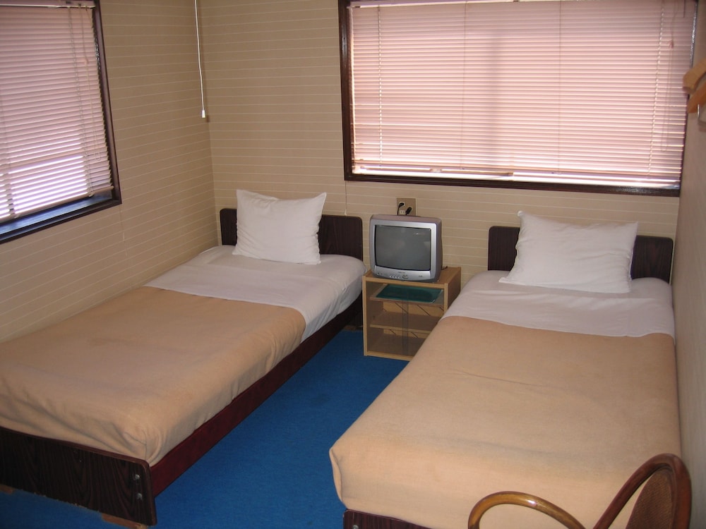 Economy Twin Room, Shared Bathroom photo 1