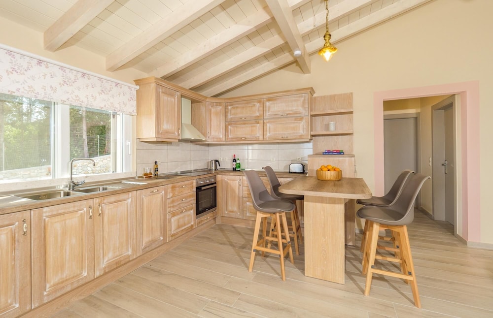 Villa photo 2