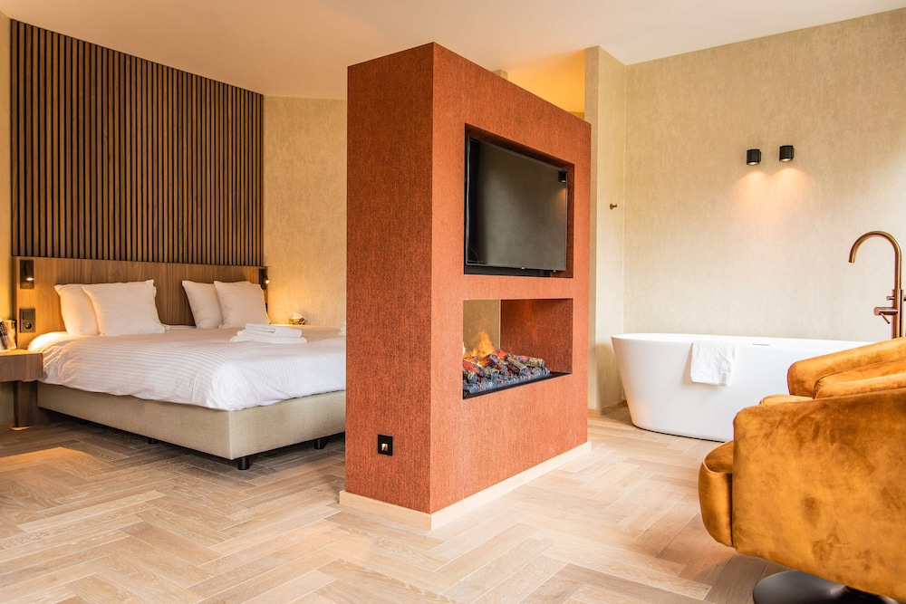 Junior Suite, 1 King Bed, Non Smoking, Terrace