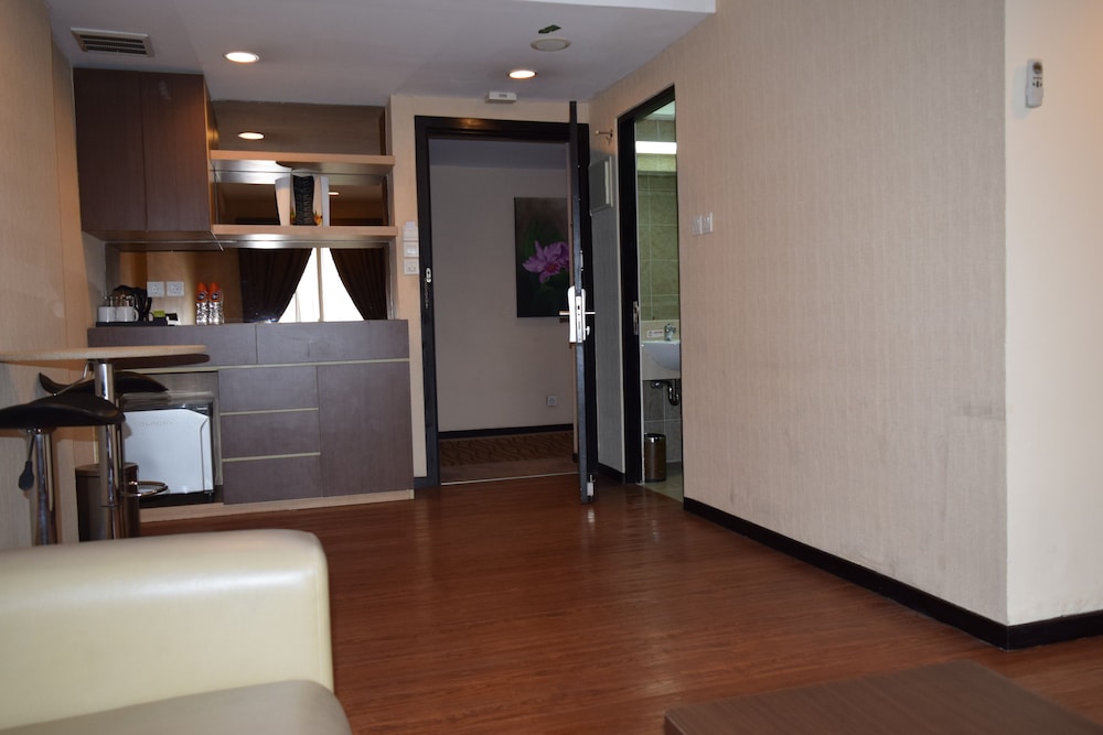 Family Room, 3 Bedrooms photo 2