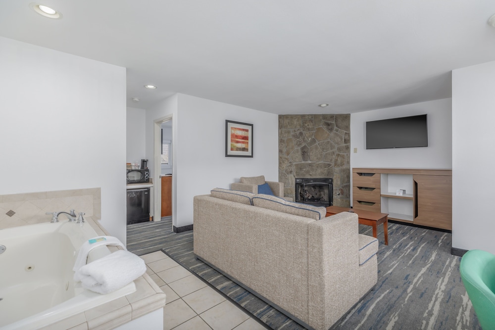 Suite, 1 King Bed, Fireplace, Jetted Tub photo 1