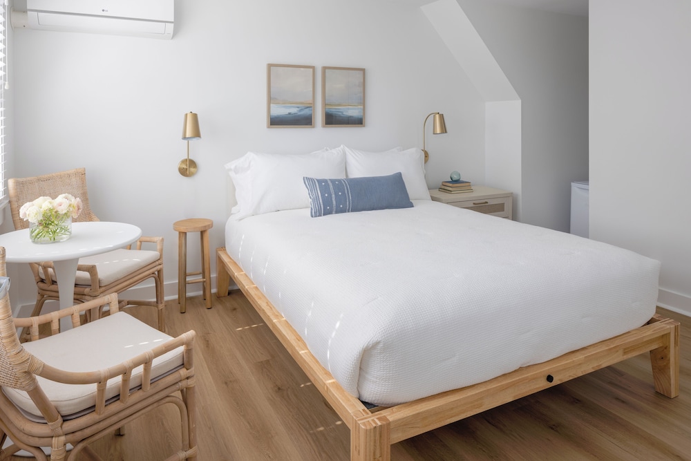 Double Room, 1 Queen Bed, Partial Ocean View