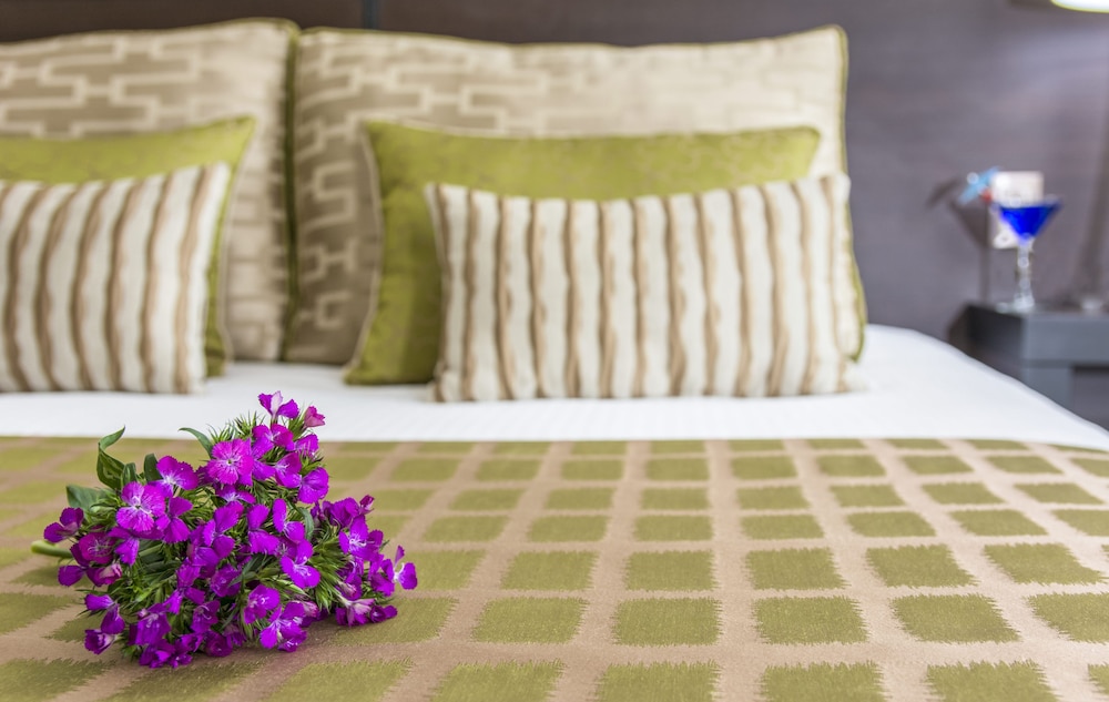 Standard Studio with King Bed - Photo 7