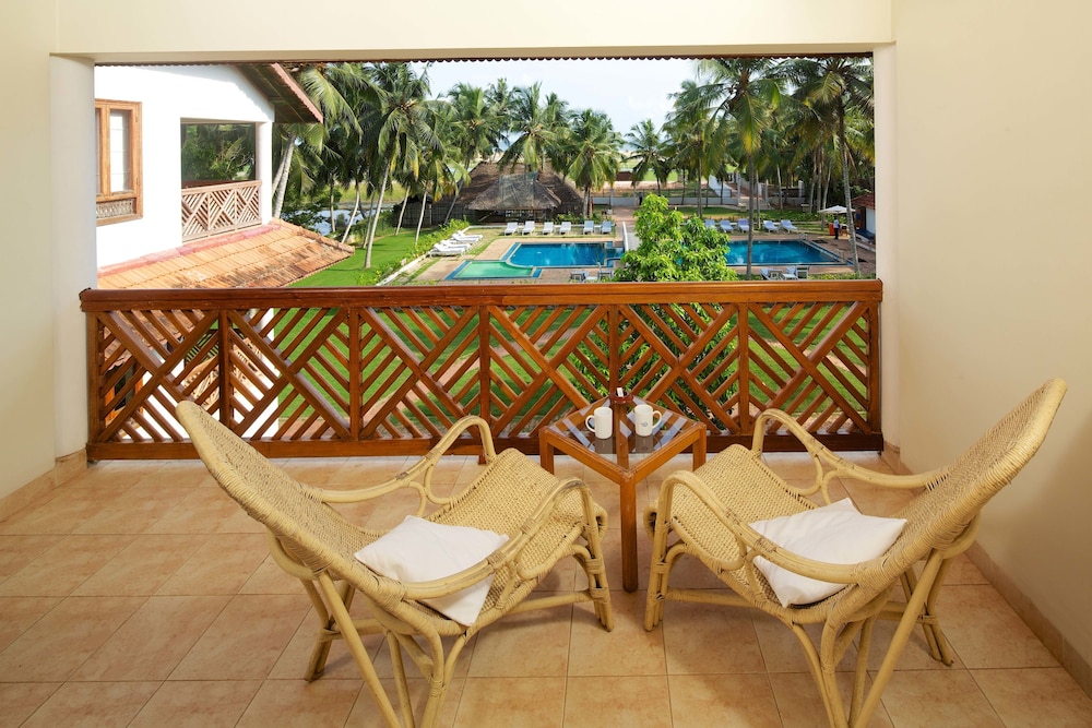 Beach Grove Pool View - Photo 6
