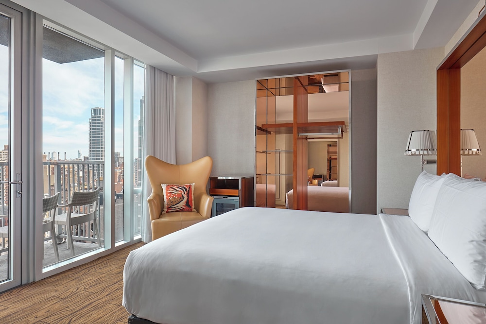 Studio, 1 King Bed, Balcony