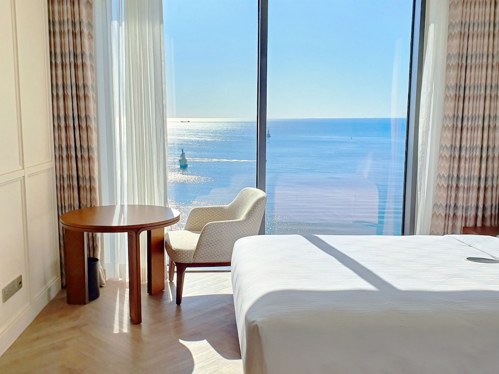 Deluxe Ocean View Twin photo 2