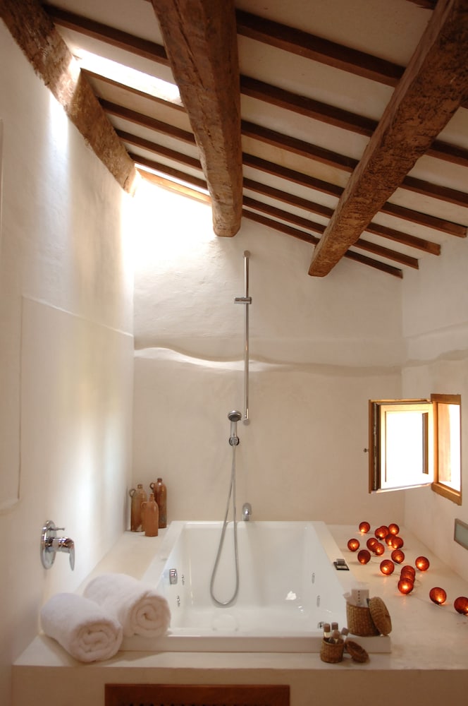 Standard Double Room - Photo 13