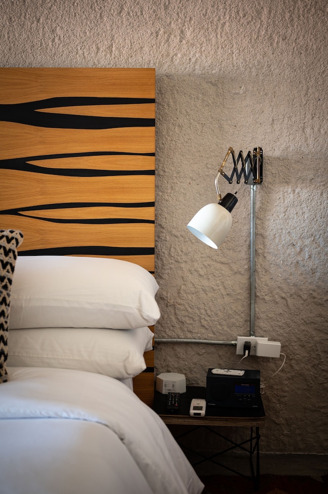Suite - Photo 25