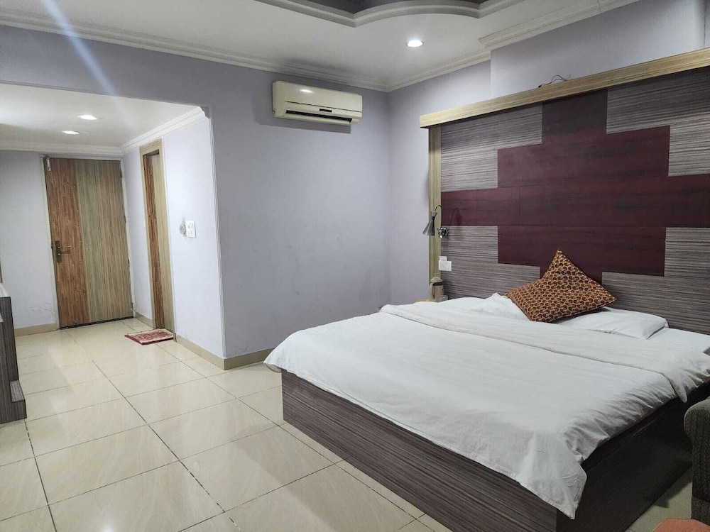 Deluxe Room - Photo 11