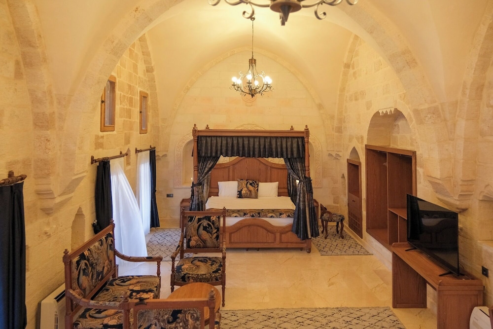 Deluxe Suite, Patio, City View