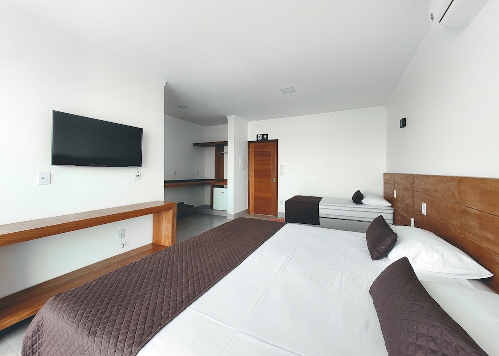 Superior Suite, 1 Bedroom, Partial Lake View - Photo 2