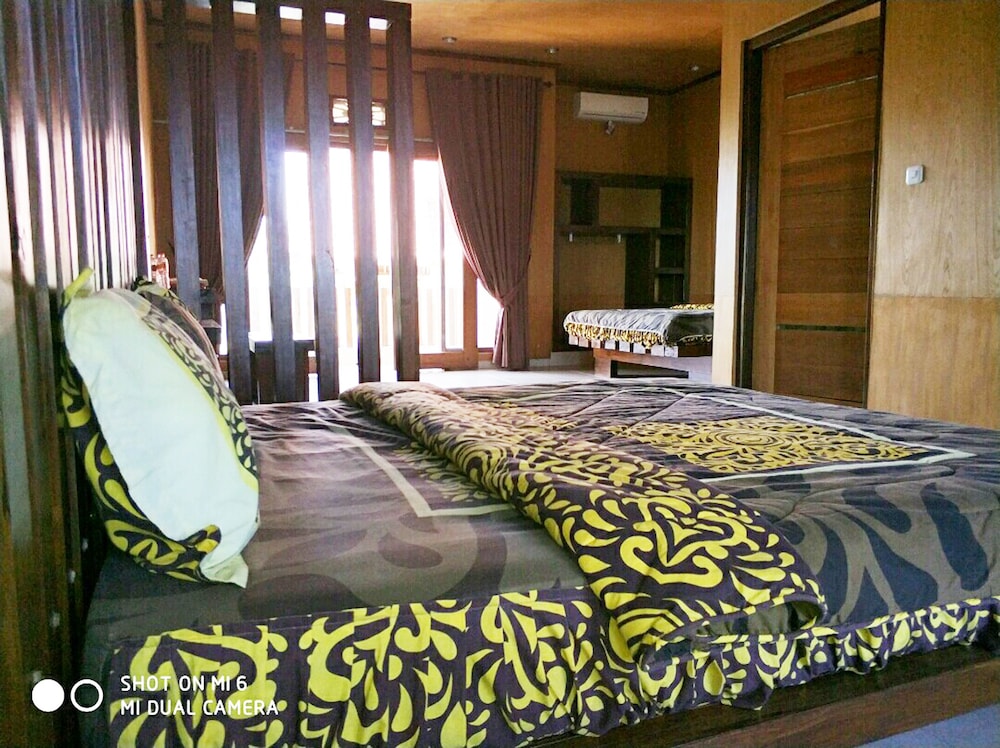 Volcano Family Room photo 1