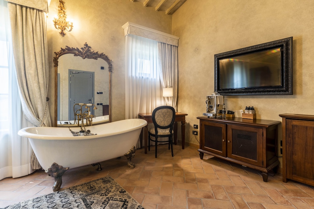 Premium Suite - Photo 2