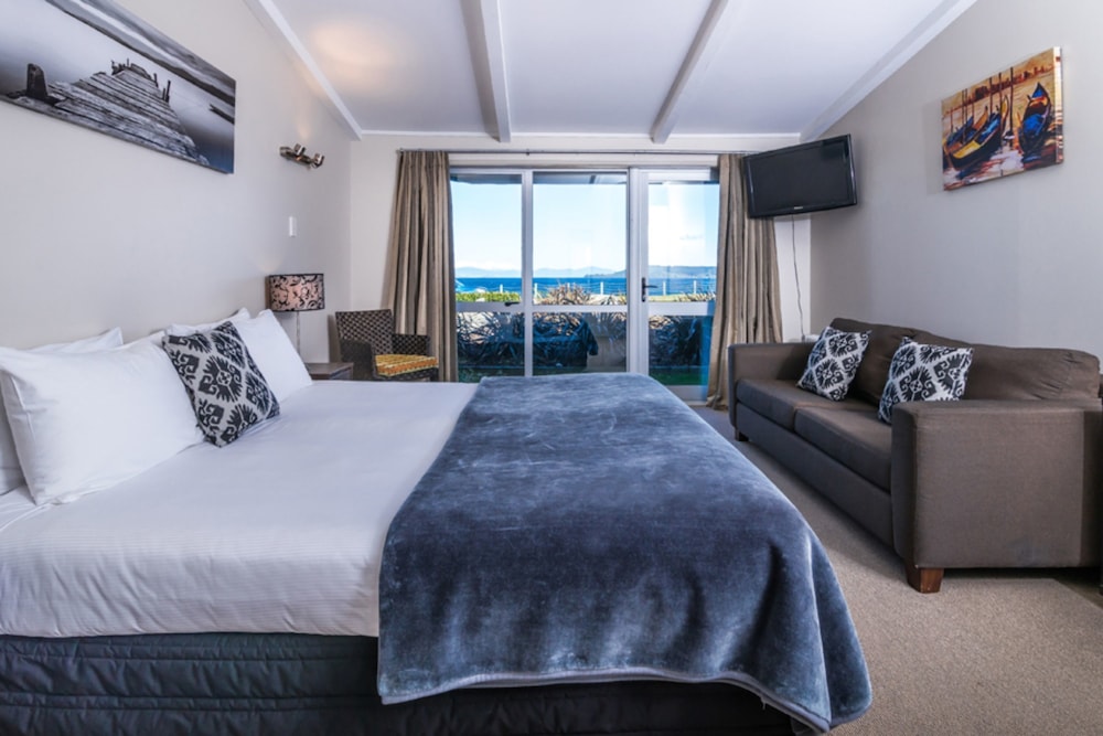Upstairs One-Bedroom Unit with views photo 1