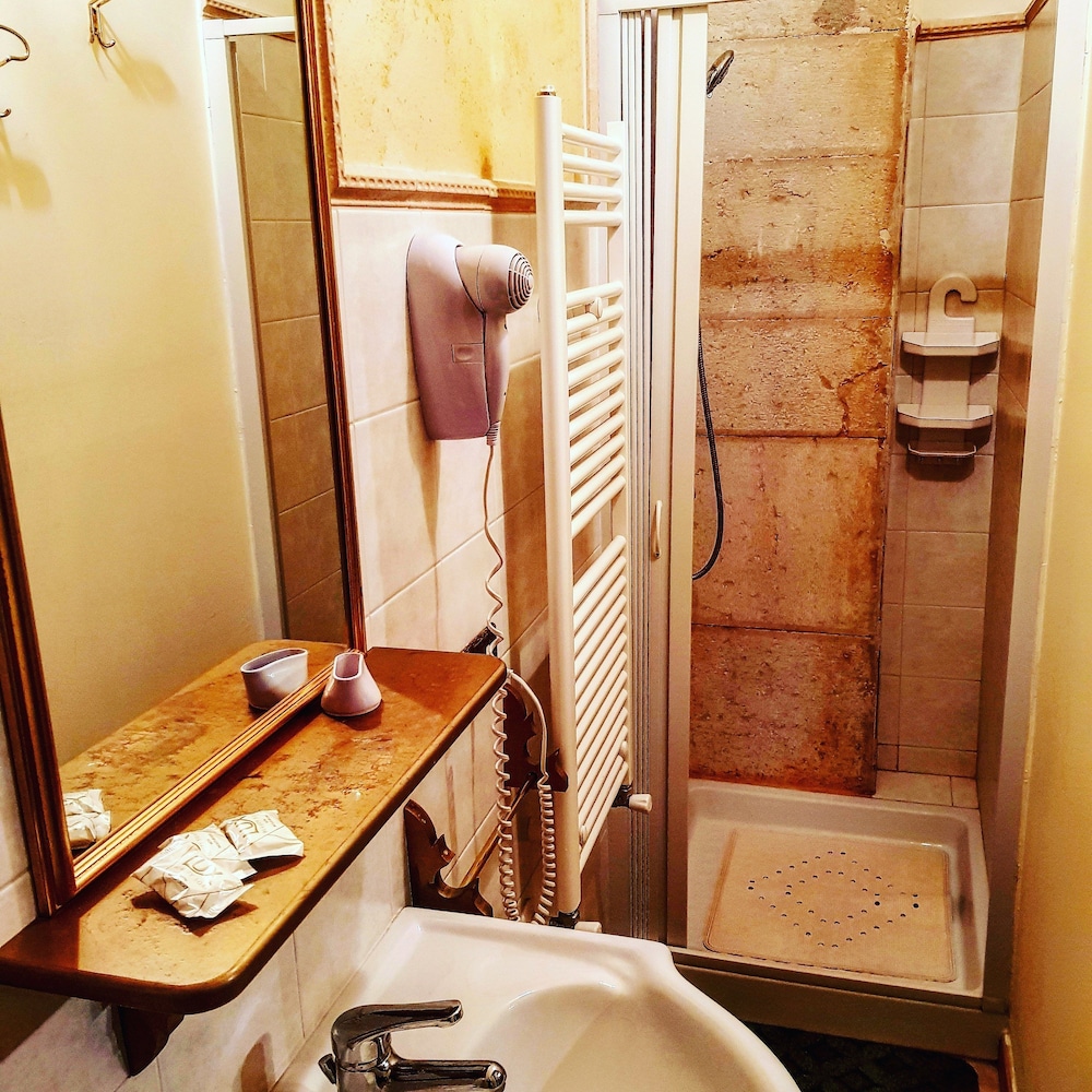 Superior Suite, Ensuite photo 3