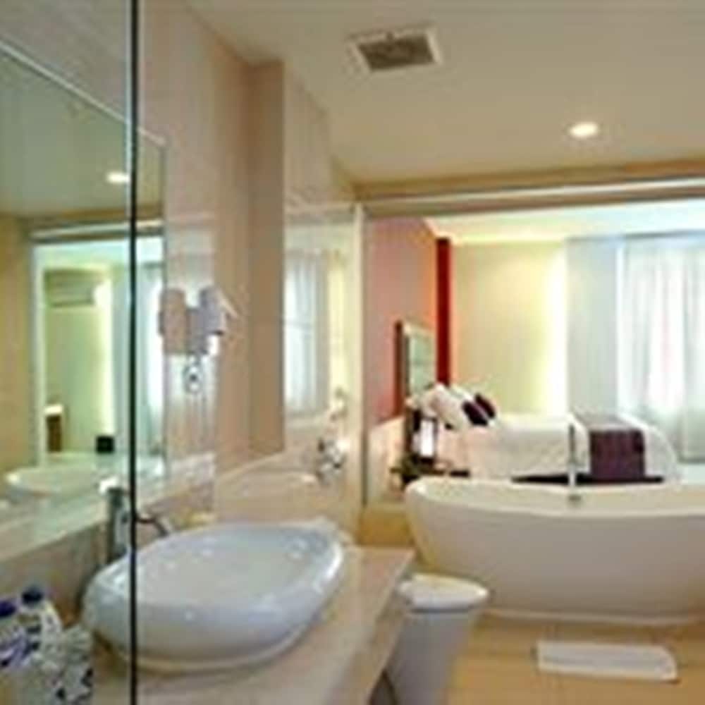 Suite (The Plaza) photo 3