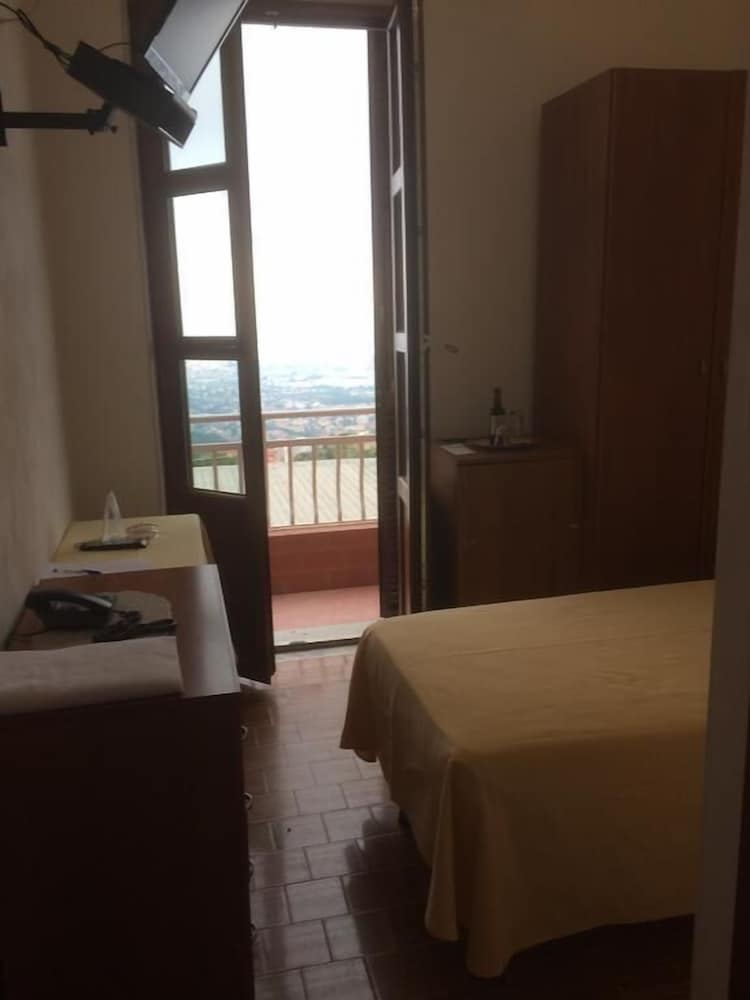 Double Room, Balcony, Sea View photo 1