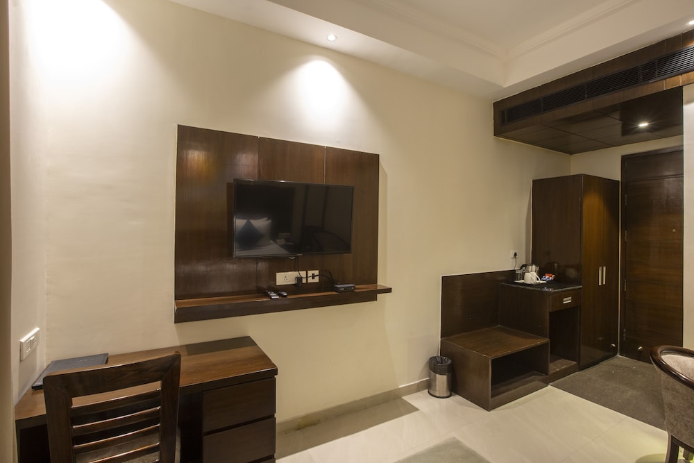 Deluxe Room, 1 Double Bed, Non Smoking - Photo 8