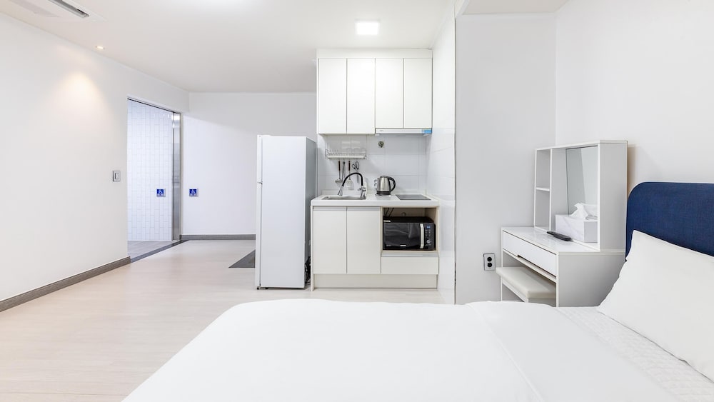 Basic Room, 1 Bedroom (101) - Photo 6